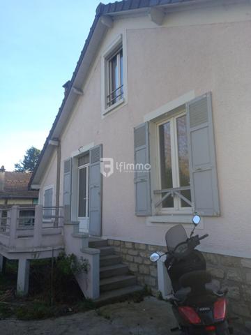 Maison 5 pièces avec jardin de 450 environ