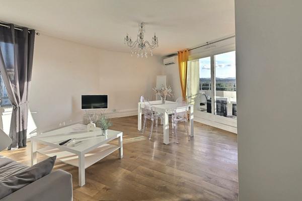 A louer appartement meublé de type 3 avec terrasse et parking a marseille (13013) Quartier Saint Mitre