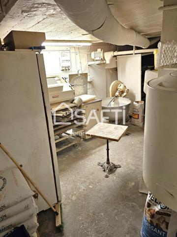 MURS COMMERCIAUX AUX BUTTES CHAUMONT