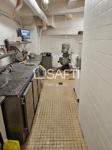 MURS COMMERCIAUX AUX BUTTES CHAUMONT