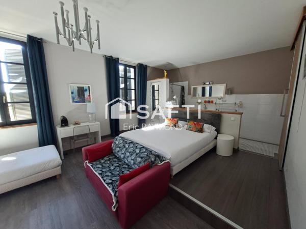 Un hôtel de charme  idéalement situé, alliant élégance, caractère et univers décoratifs uniques, à proximité du canal des deux mers