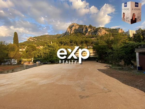 Petit Maison- Bas de Villa - Plain pied - T2 - 36 m² - Jardin 80 m² - 2 Places de Parking / Les Moulins