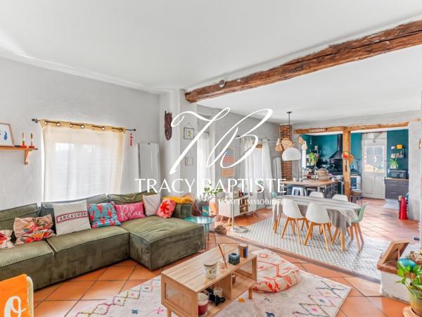 Maison de caractère avec piscine, 5 chambres et vue dégagée
