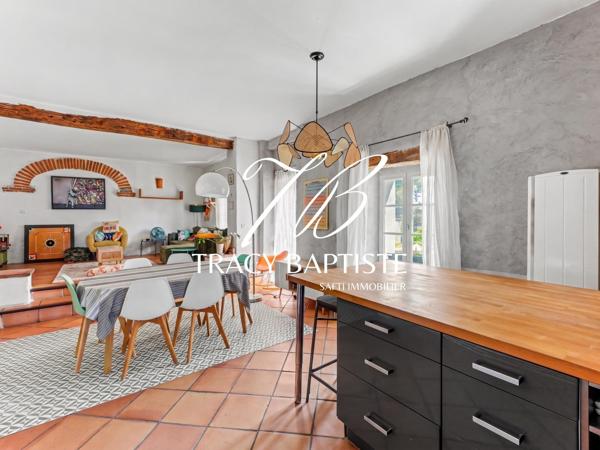 Maison de caractère avec piscine, 5 chambres et vue dégagée