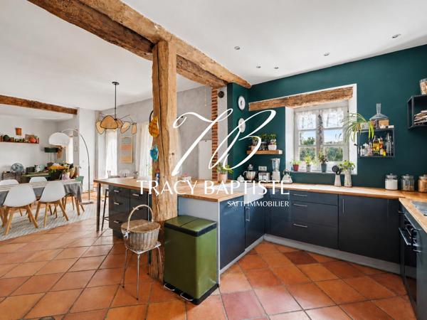 Maison de caractère avec piscine, 5 chambres et vue dégagée