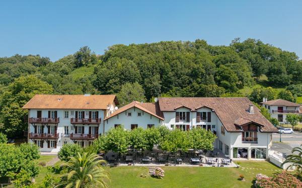 HÔTEL / RESTAURANT DE PRESTIGE à vendre au cœur du Pays basque - Murs + Fonds