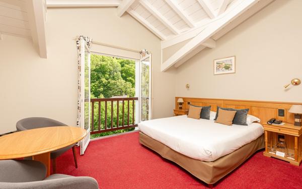 HÔTEL / RESTAURANT DE PRESTIGE à vendre au cœur du Pays basque - Murs + Fonds