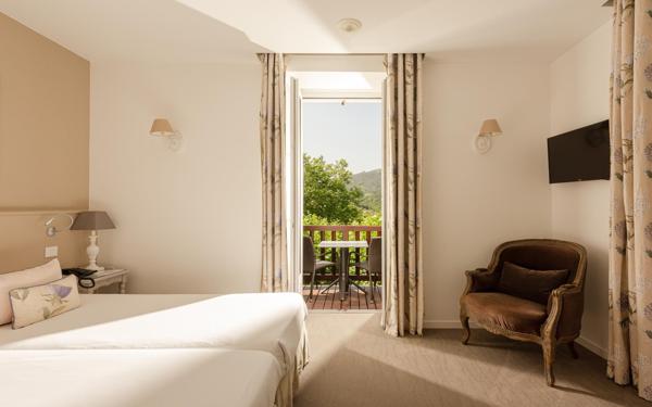 HÔTEL / RESTAURANT DE PRESTIGE à vendre au cœur du Pays basque - Murs + Fonds