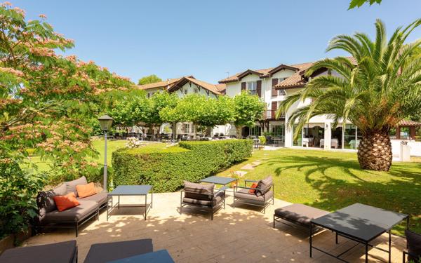 HÔTEL / RESTAURANT DE PRESTIGE à vendre au cœur du Pays basque - Murs + Fonds