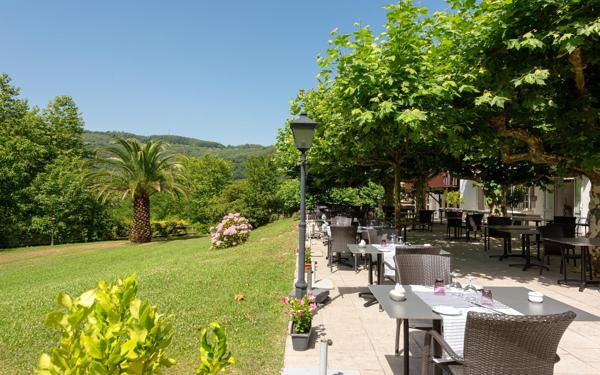 HÔTEL / RESTAURANT DE PRESTIGE à vendre au cœur du Pays basque - Murs + Fonds