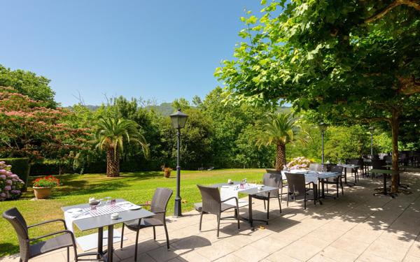 HÔTEL / RESTAURANT DE PRESTIGE à vendre au cœur du Pays basque - Murs + Fonds