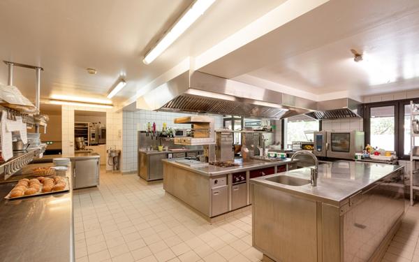 HÔTEL / RESTAURANT DE PRESTIGE à vendre au cœur du Pays basque - Murs + Fonds