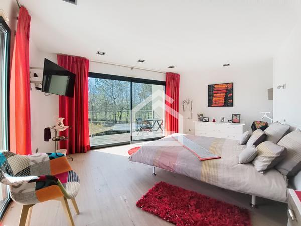 Maison 7 pièce(s) 5 chambre(s) 390 m²