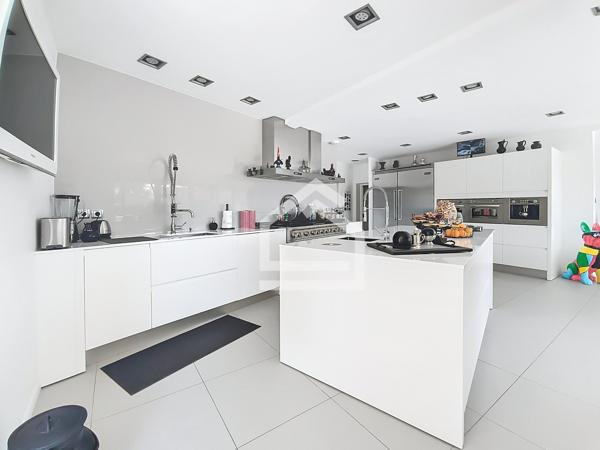 Maison 7 pièce(s) 5 chambre(s) 390 m²