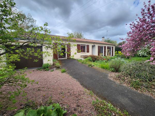 Sainte-Gemme-la-Plaine (85400) Maison plain-pied 4 chambres et garage