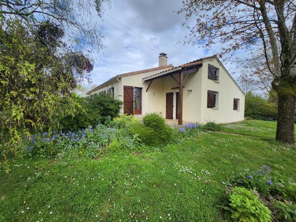 Sainte-Gemme-la-Plaine (85400) Maison plain-pied 4 chambres et garage