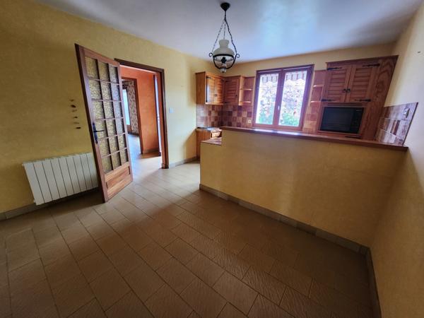 Sainte-Gemme-la-Plaine (85400) Maison plain-pied 4 chambres et garage