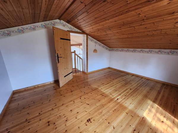 Sainte-Gemme-la-Plaine (85400) Maison plain-pied 4 chambres et garage