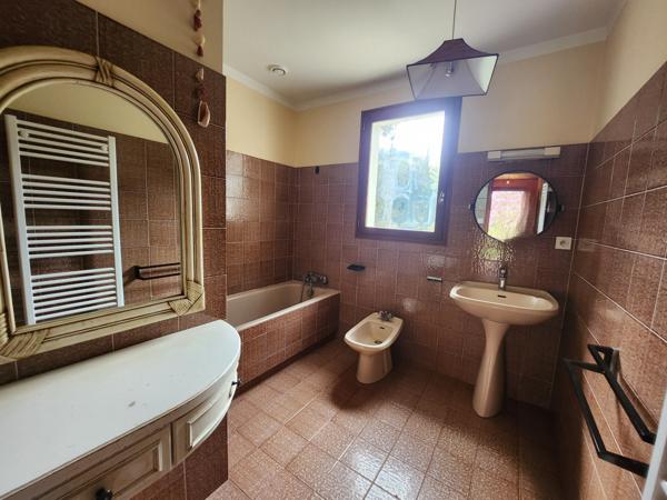Sainte-Gemme-la-Plaine (85400) Maison plain-pied 4 chambres et garage