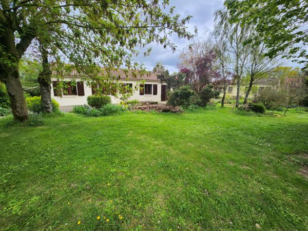 Sainte-Gemme-la-Plaine (85400) Maison plain-pied 4 chambres et garage