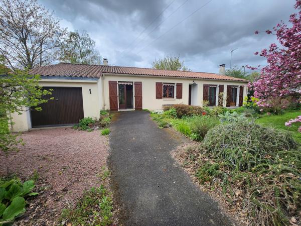 Sainte-Gemme-la-Plaine (85400) Maison plain-pied 4 chambres et garage