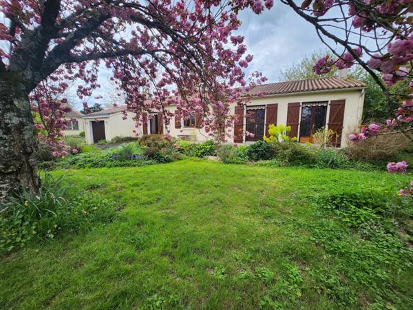 Sainte-Gemme-la-Plaine (85400) Maison plain-pied 4 chambres et garage