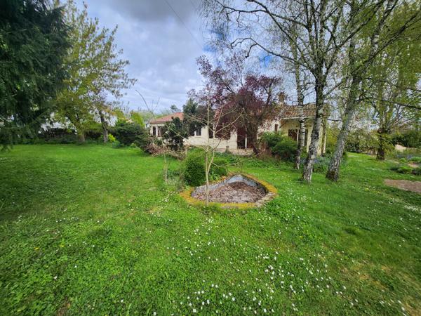 Sainte-Gemme-la-Plaine (85400) Maison plain-pied 4 chambres et garage