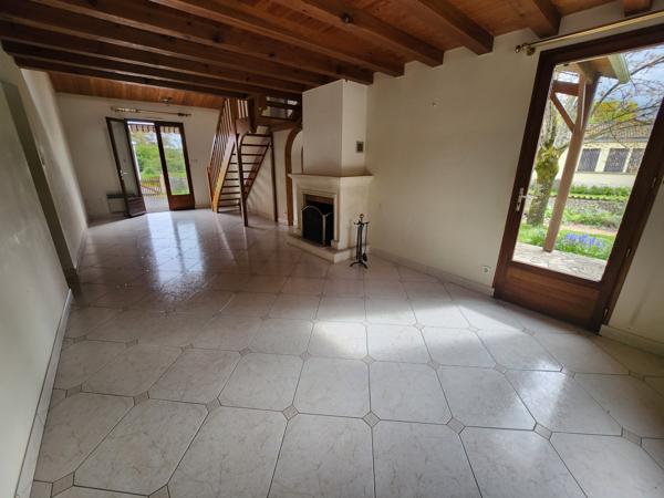 Sainte-Gemme-la-Plaine (85400) Maison plain-pied 4 chambres et garage