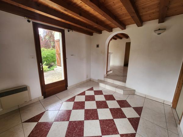 Sainte-Gemme-la-Plaine (85400) Maison plain-pied 4 chambres et garage