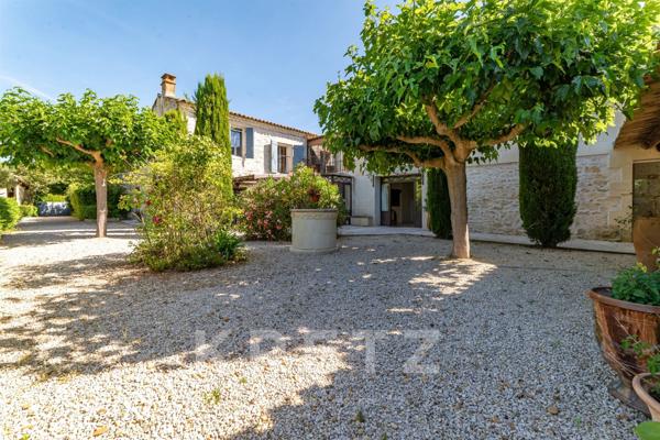 Mas de charme au cœur de la Provence ; 5 chambres, piscine, hangar
