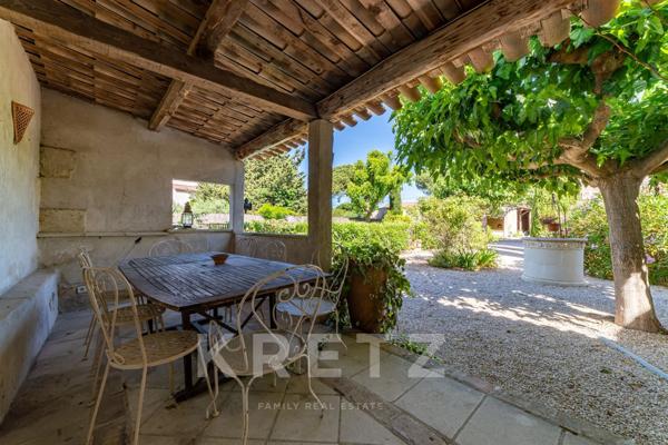 Mas de charme au cœur de la Provence ; 5 chambres, piscine, hangar