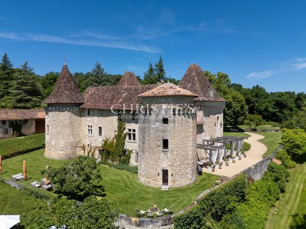 A vendre – Magnifique château entièrement rénové en Dordogne