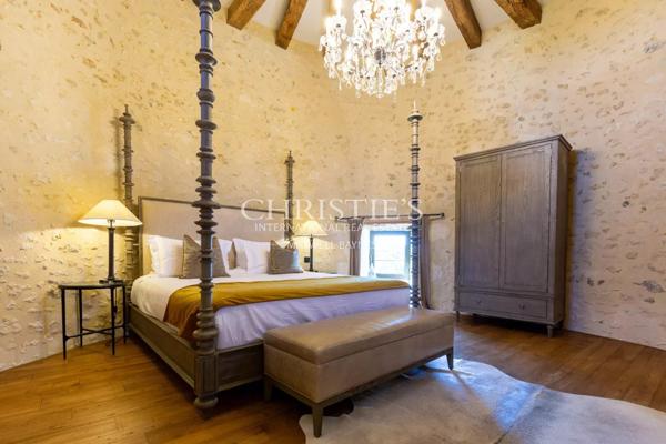 A vendre – Magnifique château entièrement rénové en Dordogne
