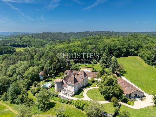 A vendre – Magnifique château entièrement rénové en Dordogne