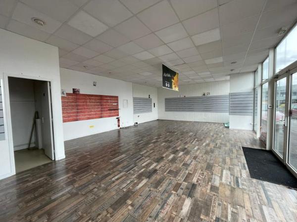Local commercial de 81m² face au Leclerc et Mac Donald"s , Le relecq kerhuon