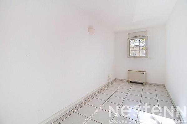 À VENDRE - LOCAUX PROFESSIONNELS / BUREAUX 93m² - DRAGUIGNAN CENTRE-VILLE avec possibilité de changement de destination
