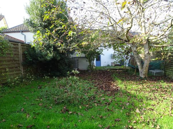 Au port du canal de Chagny avec accés dependance pour Airbnb