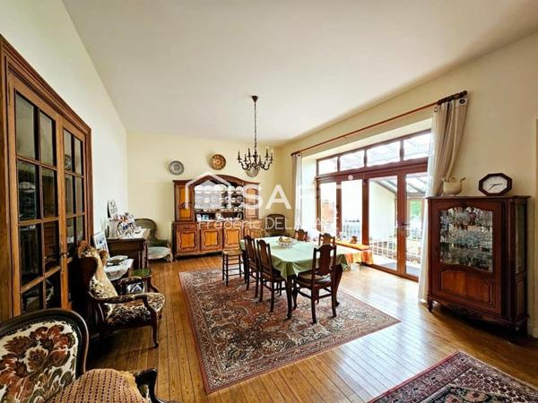 Maison de Maîtres de 198 m² - 4 chambres.