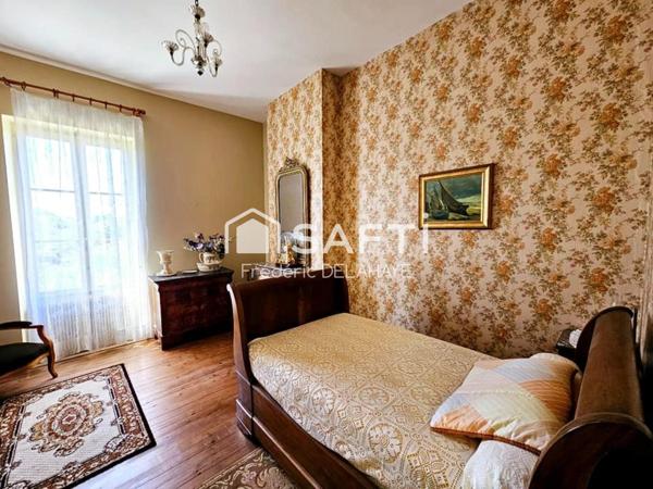 Maison de Maîtres de 198 m² - 4 chambres.