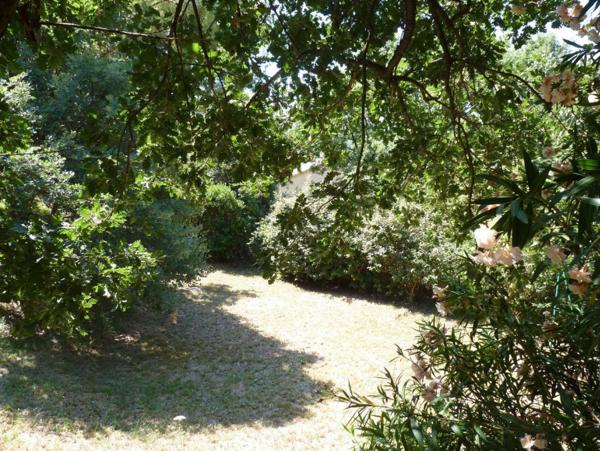 Ste Tulle, à Costebelle, terrain viabilisé de 854 m²