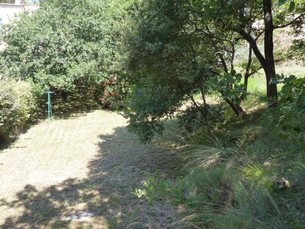 Ste Tulle, à Costebelle, terrain viabilisé de 854 m²