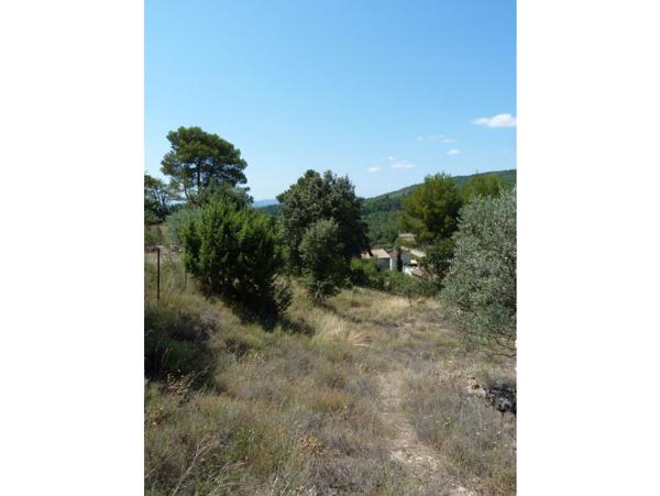 Ste Tulle, à Costebelle, terrain viabilisé de 854 m²