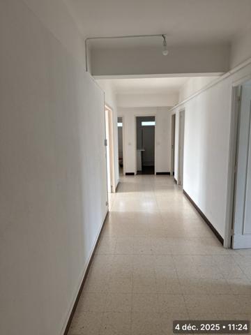 Montpellier (34000) Dernier étage – 97 m² – Traversant Est/Ouest – Terrasse – Parking – Calme côté arbres