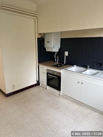 Montpellier (34000) Dernier étage – 97 m² – Traversant Est/Ouest – Terrasse – Parking – Calme côté arbres