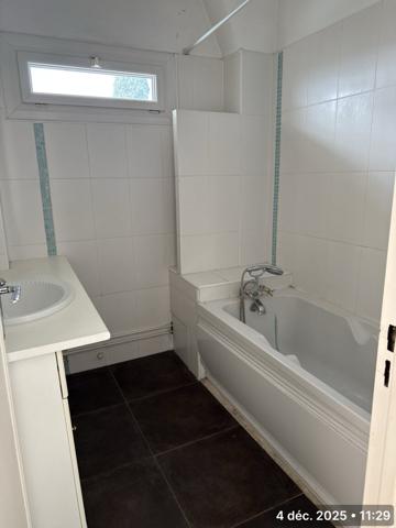 Montpellier (34000) Dernier étage – 97 m² – Traversant Est/Ouest – Terrasse – Parking – Calme côté arbres