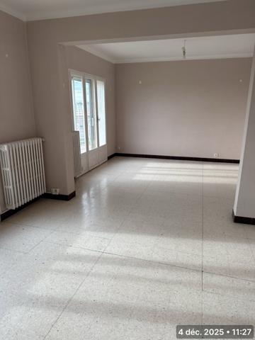 Montpellier (34000) Dernier étage – 97 m² – Traversant Est/Ouest – Terrasse – Parking – Calme côté arbres