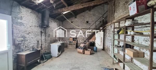 Maison d'habitation à rénover 240m² possible ( 3/4 chambres) + dépendance.