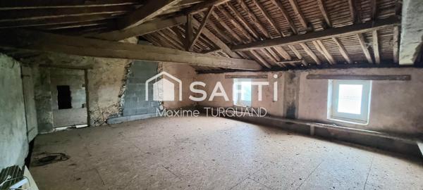 Maison d'habitation à rénover 240m² possible ( 3/4 chambres) + dépendance.