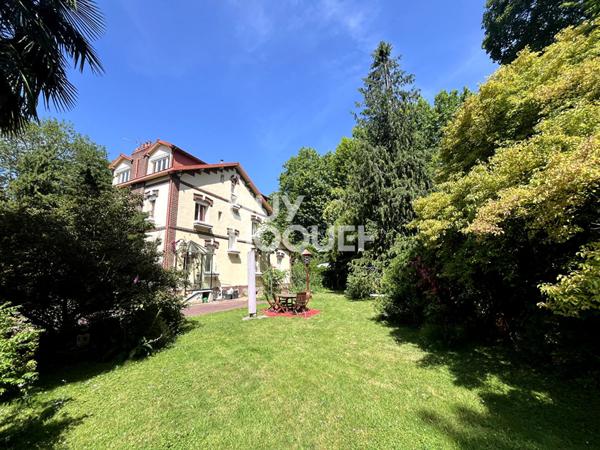 Élégante Maison Bourgeoise à Malaunay, Vue sur la Rivière