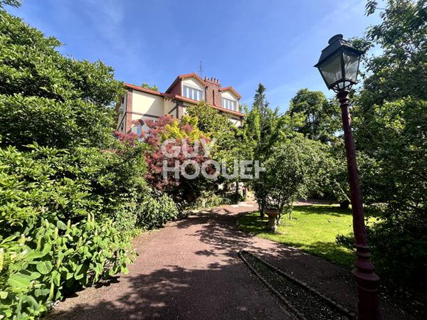 Élégante Maison Bourgeoise à Malaunay, Vue sur la Rivière